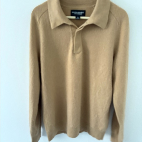 Banana Republic Men's Camel Sweater - Picture 3 of 4
